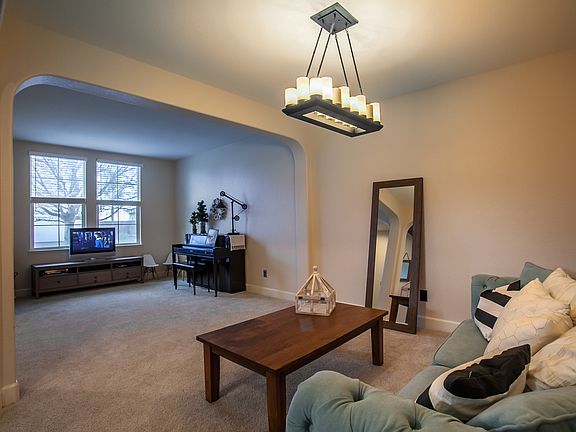 4th image of 1065 Hillsdale Ln