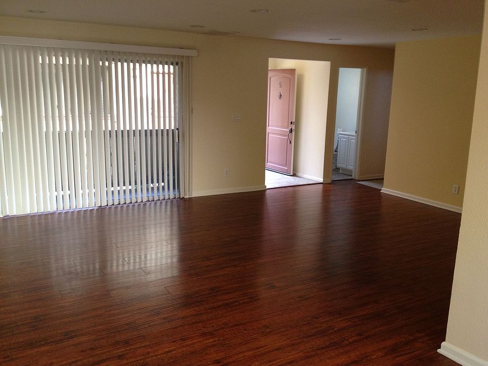 1st image of 20203 Cohasset St Unit 5