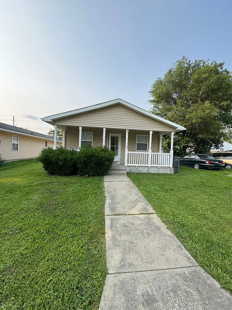 Perry Twp - 3 bedroom home — Photo 2