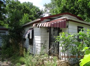 13802 S Lawndale Ave, Robbins, IL 60472