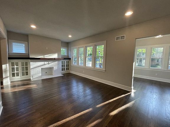 5th image of 5060 N Diversey Blvd
