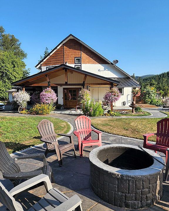 firepit & front of house