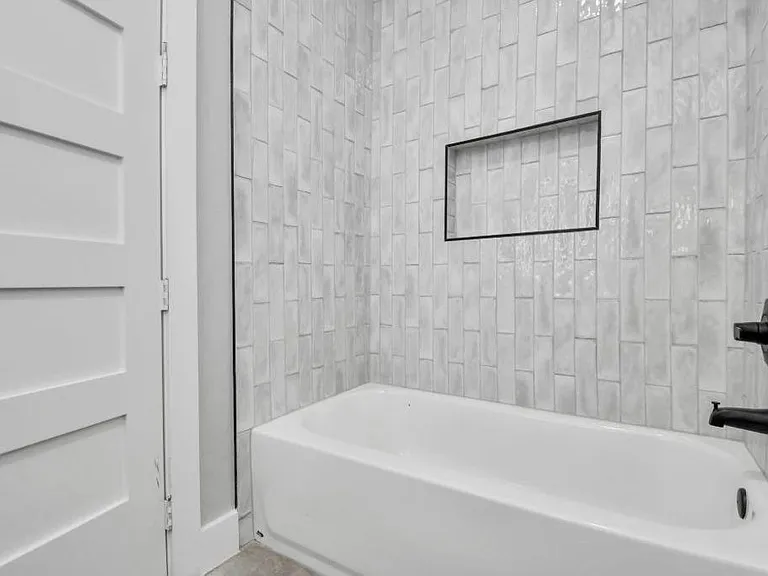 1320 Eberhard St — Photo 7