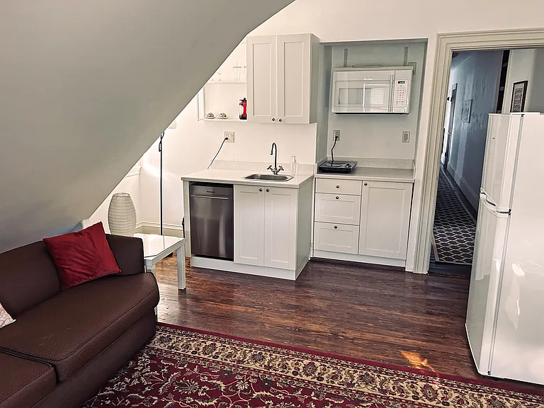 232 Pleasant St — Photo 2