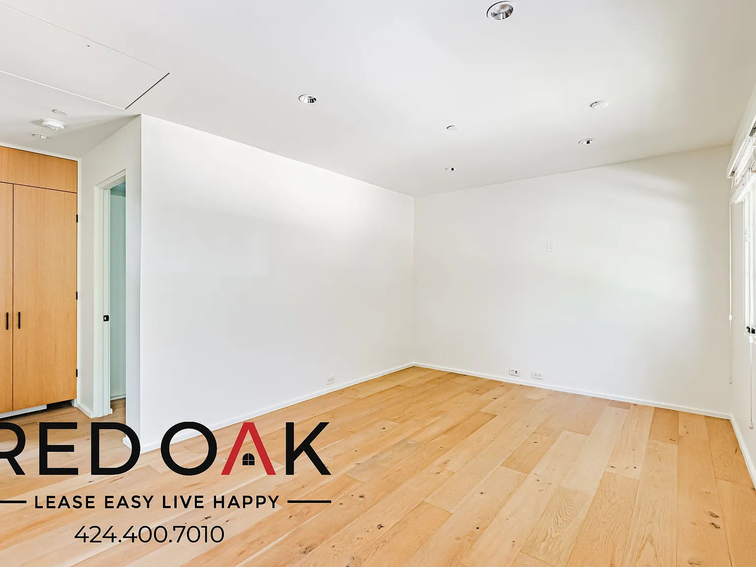 Luminous 1-Bed with In-Unit Laundry and Parking Included in the Heart of Santa Monica! — Photo 2