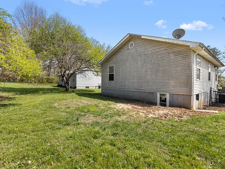 2049 Kappel Dr — Photo 10