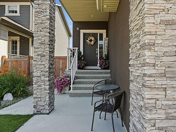 2nd image of 114 SW Chestermere Blvd