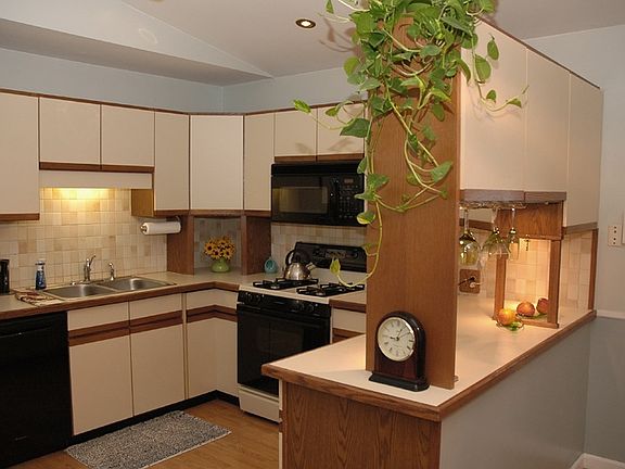 2nd image of 1814 Rowland Ave SE