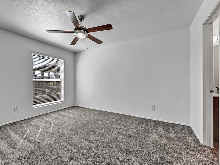 Hillcrest Apartments — Photo 7
