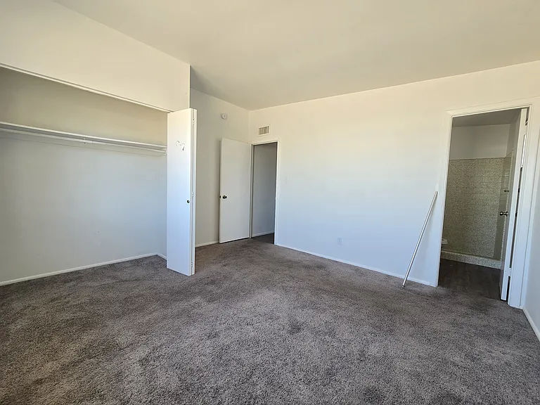 2723 S Los Feliz Dr — Photo 7
