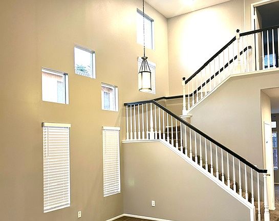 5th image of 39516 Bainbridge Cir