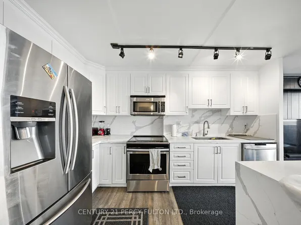 2 Glamorgan Ave #1212, Toronto, ON M1P 2M8