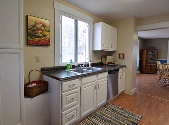 5th image of 213 E 21st St