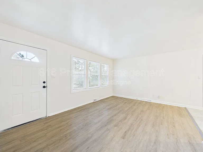 11018 Booth Ave — Photo 4