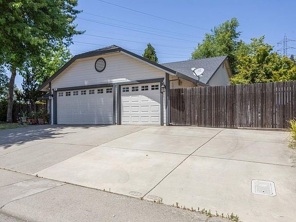 4th image of 800 Willow Creek Dr
