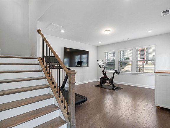 4th image of 811 Amley Pl