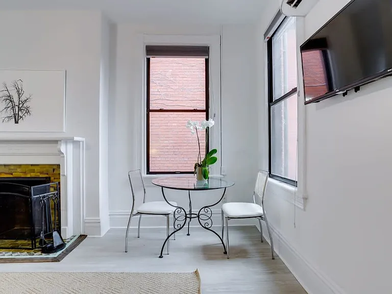 1765 R St NW #302 — Photo 11