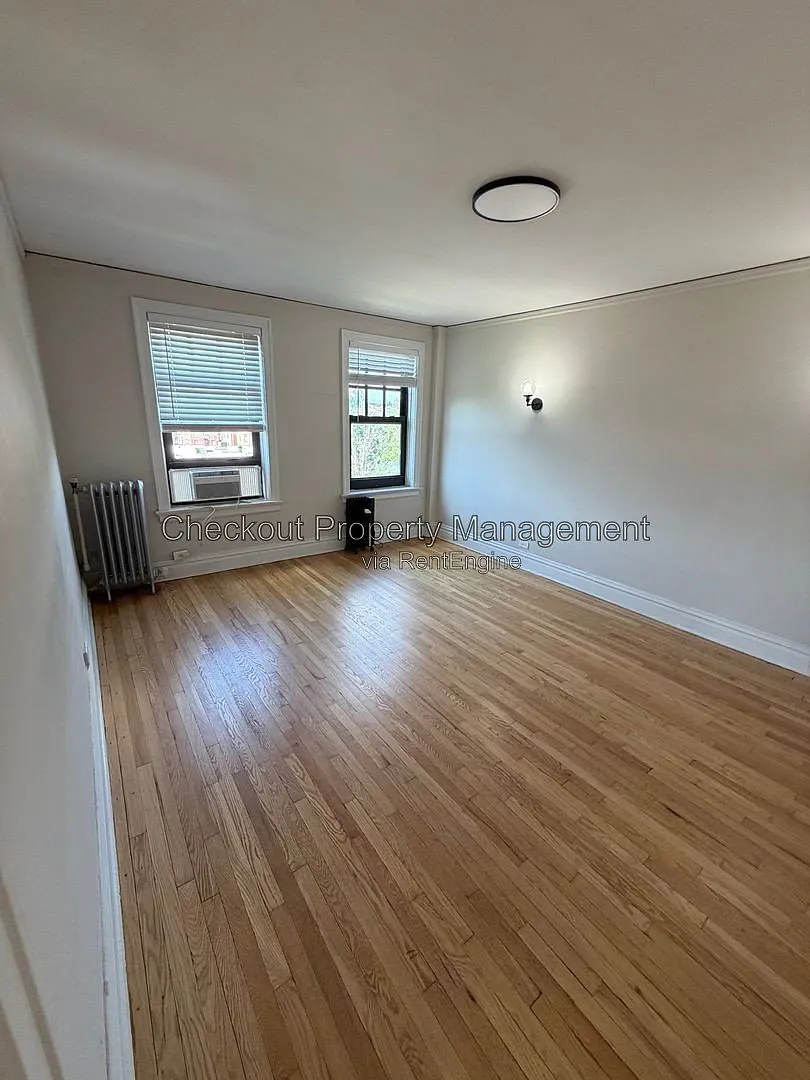 1 bed, 1.0 bath, 800 sqft, $995 — Photo 1