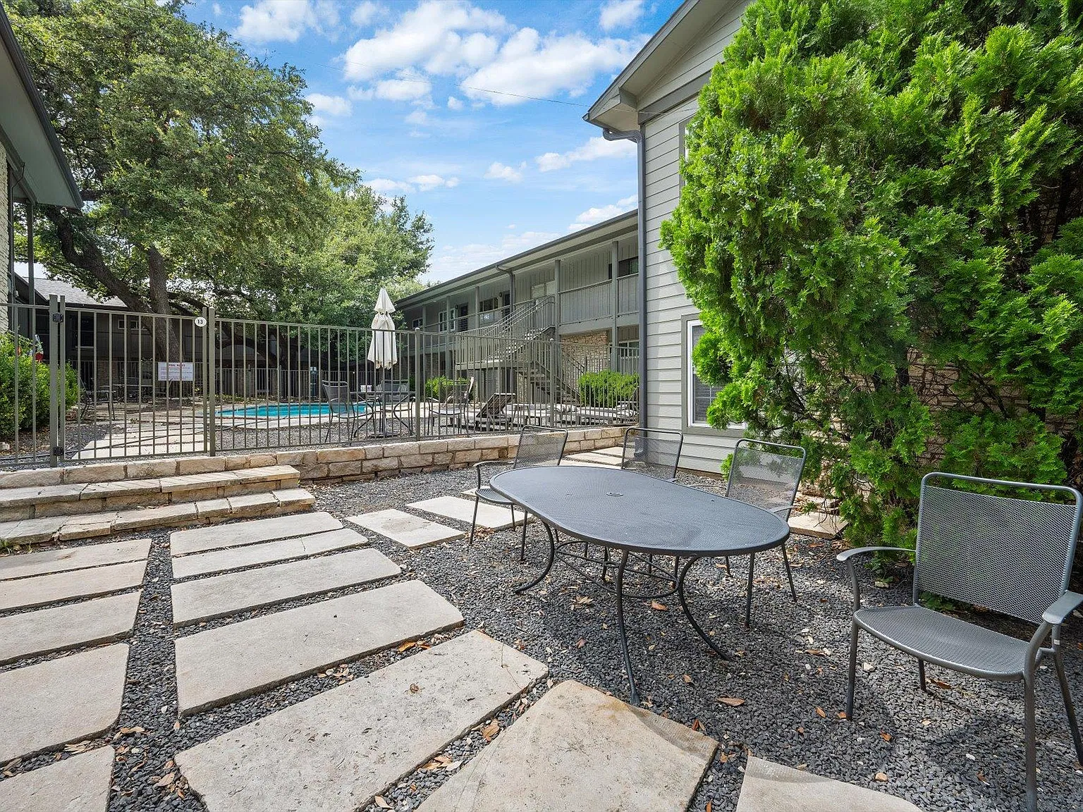 2303 E Side Dr — Photo 2