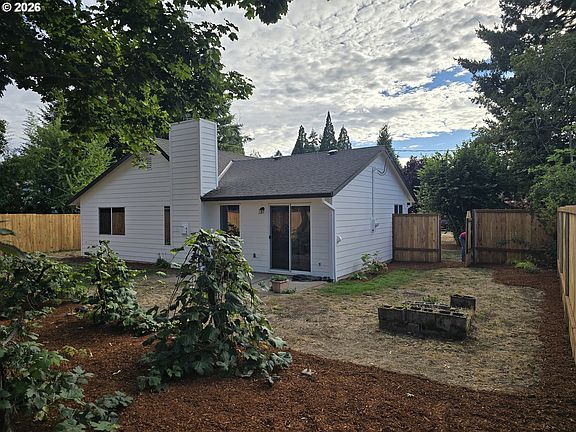5th image of 740 SE 18th Ave