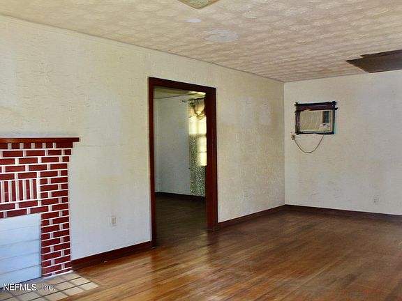4th image of 7140 Lucky Dr W