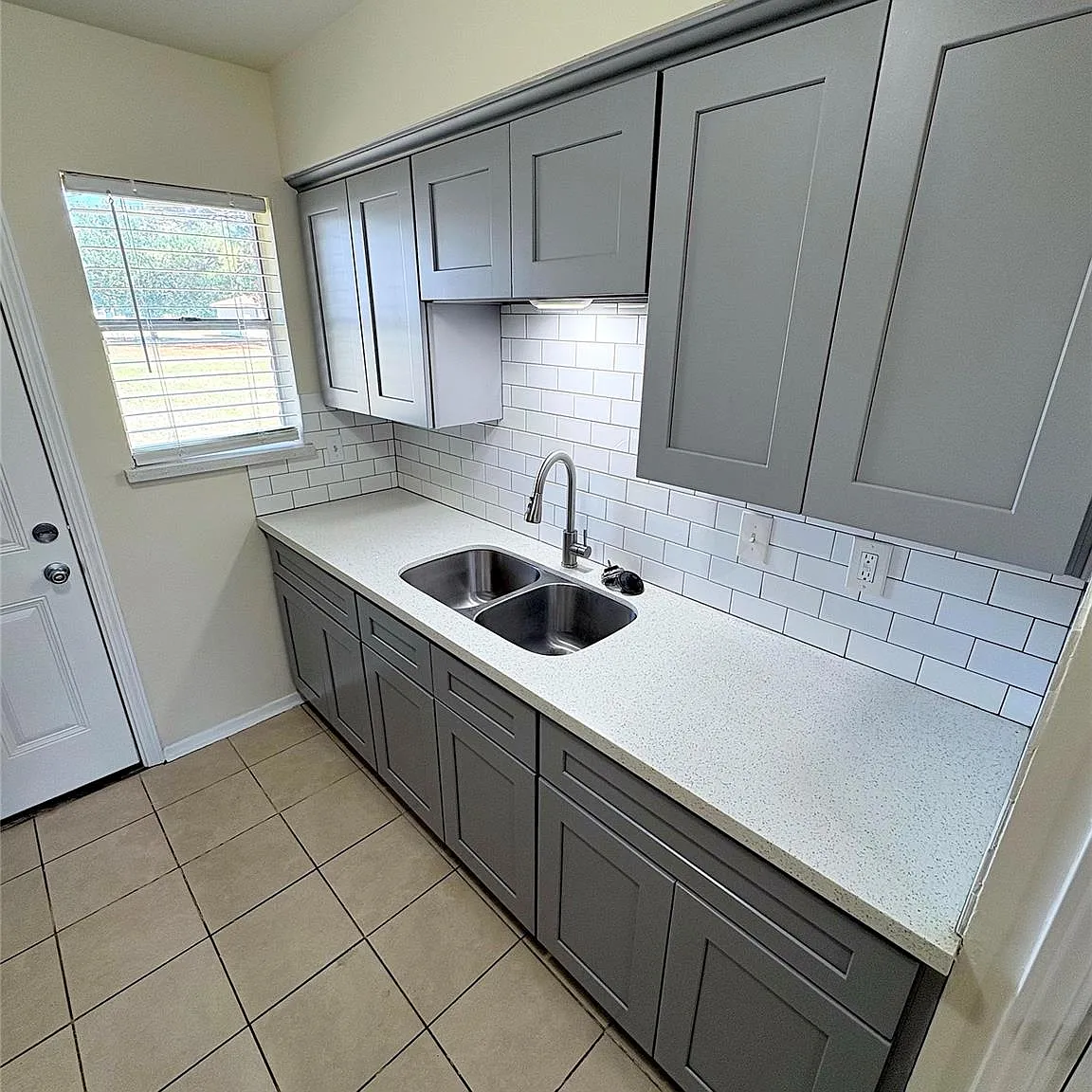 2 bed, 1.0 bath, 1485 sqft, $1,200 — Photo 2