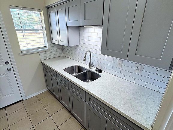 2nd image of 1120 3rd St