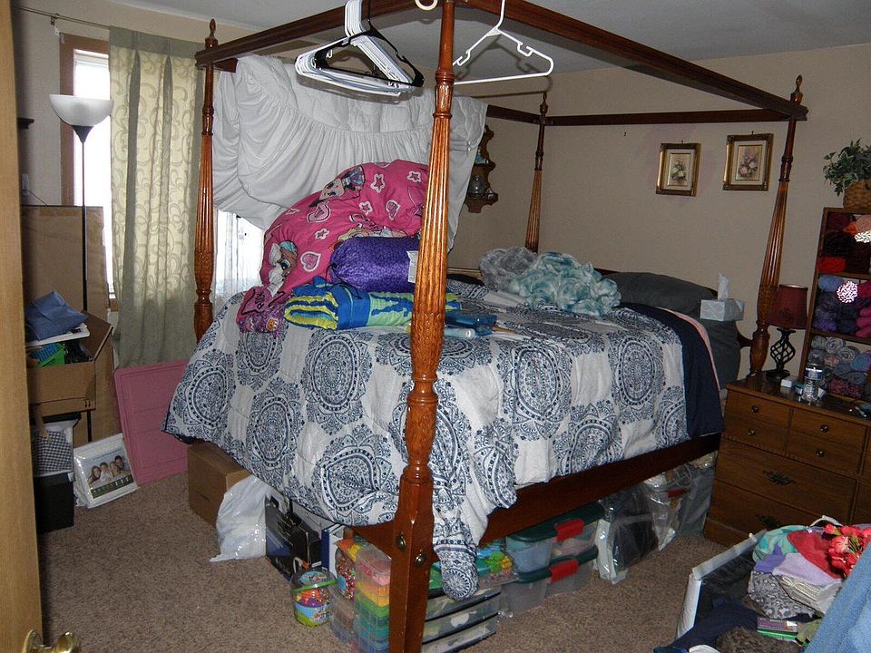 711 Division St, City Of Delafield, WI 53018 MLS 1834670 Zillow