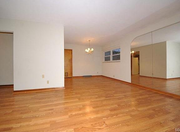 4th image of 9708 Greenview Dr