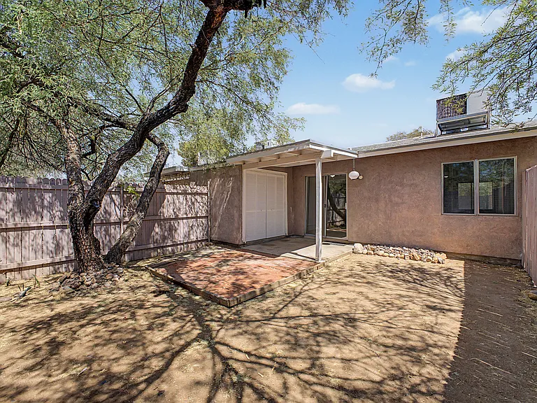386 E Calle Arizona — Photo 23