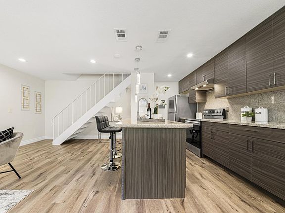 3rd image of 4787 Clydelle Ave APT 2
