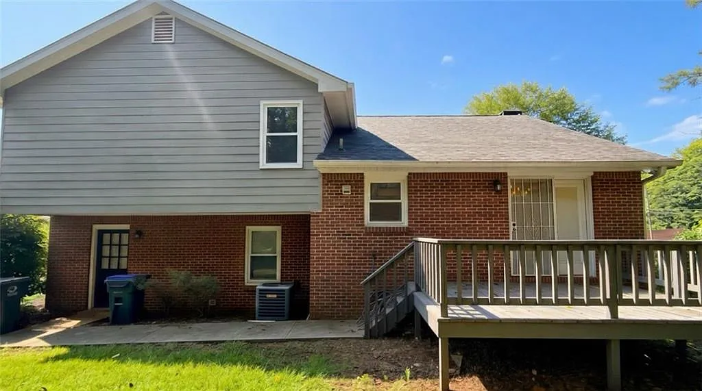3 bed, 1435 sqft, $2,050 — Photo 4