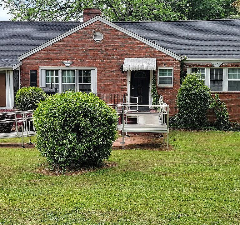 2nd image of 805 Flat Shoals Ave