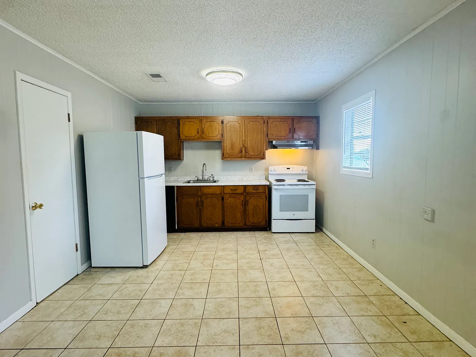 2 bed, 1.0 bath, $725 — Photo 3