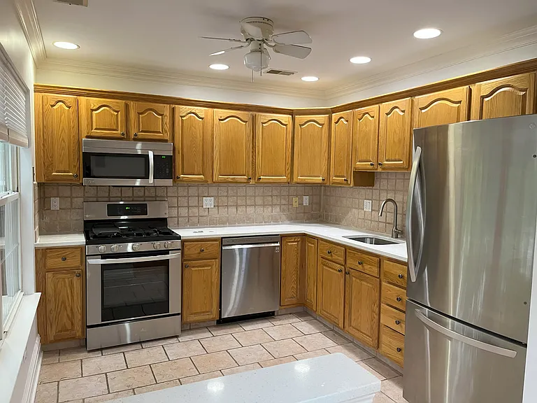 2417 Stanhope Ct — Photo 9