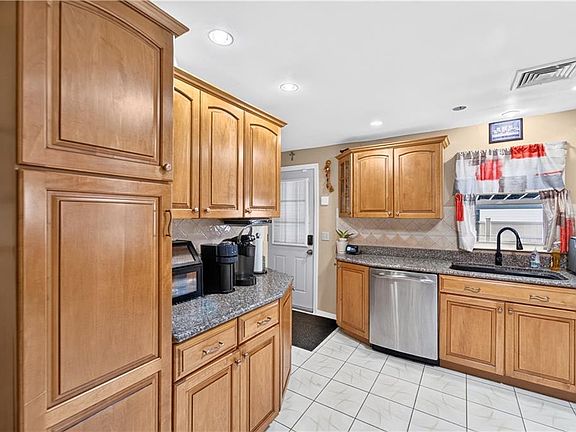 4th image of 53 Peckham St