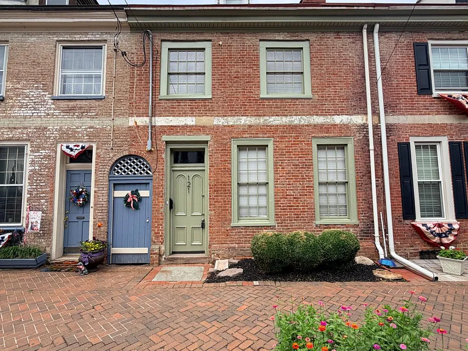 121 E Union St