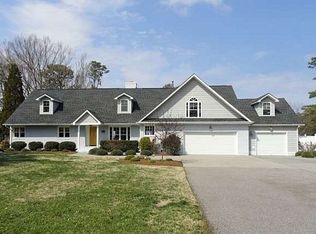 12 Bayview Dr, Poquoson, VA 23662