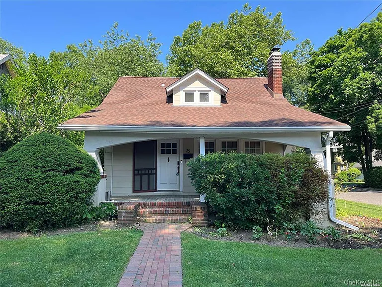 25 Willow Ave — Photo 1