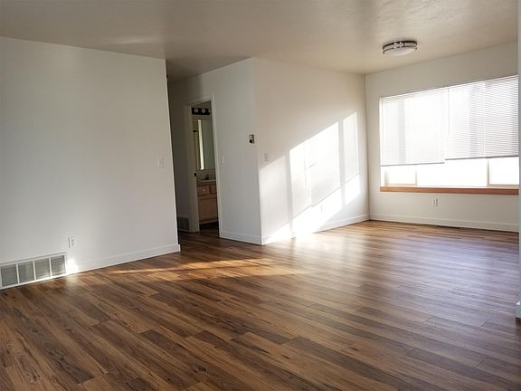 3rd image of 211 Show Pl APT D