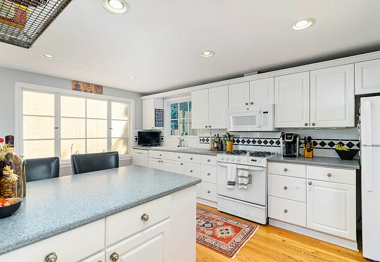 5051 Harold Pl NE — Photo 8