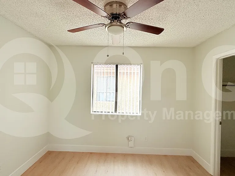 912 N Revere #202 — Photo 9