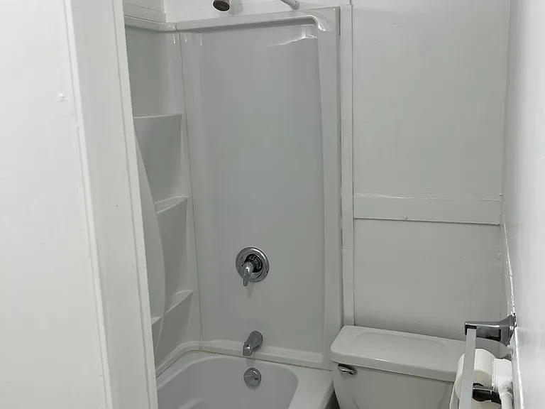 420 S 6th Ave — Photo 14