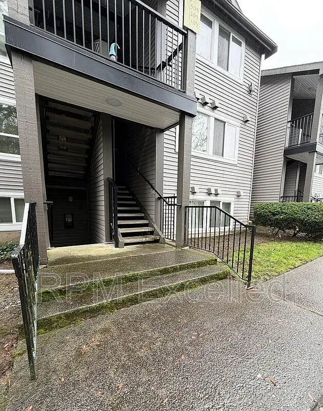 2 bed, 2.0 bath, 956 sqft, $1,700 — Photo 2