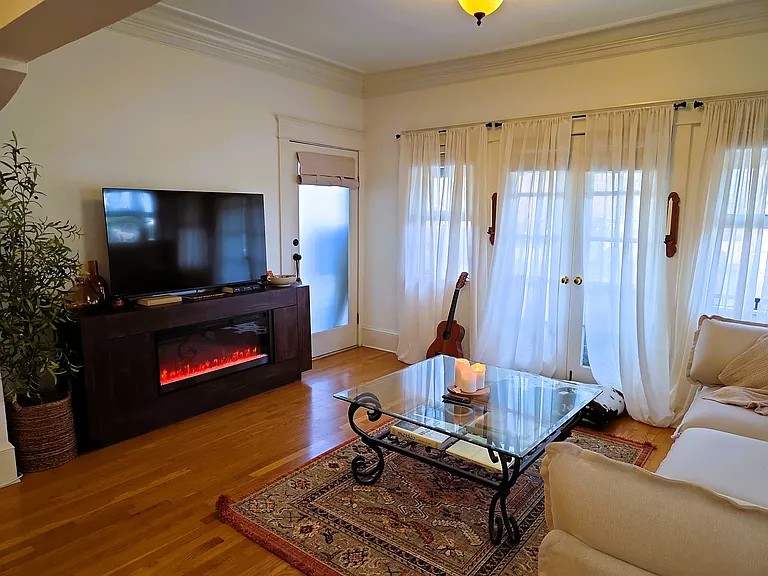 219 Redondo Ave #C — Photo 4