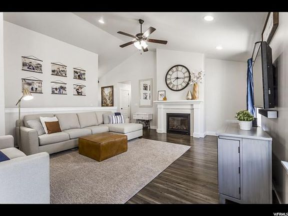 5th image of 599 N Pinnacle Ln #404