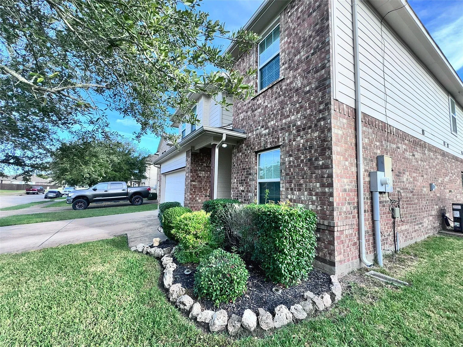 4 bed, 2.5 bath, 2245 sqft, $2,550 — Photo 3