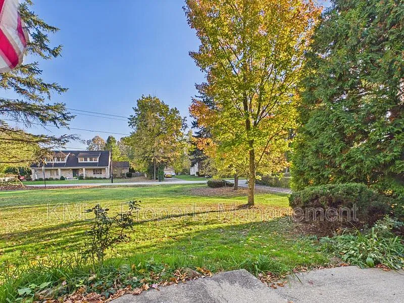 3 bed, 1.5 bath, 1428 sqft, $1,900 — Photo 3