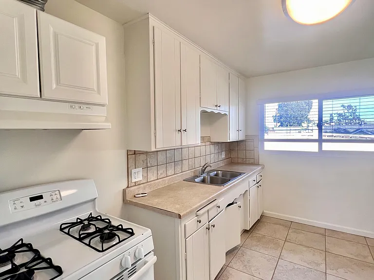 Eat-in Kitchen