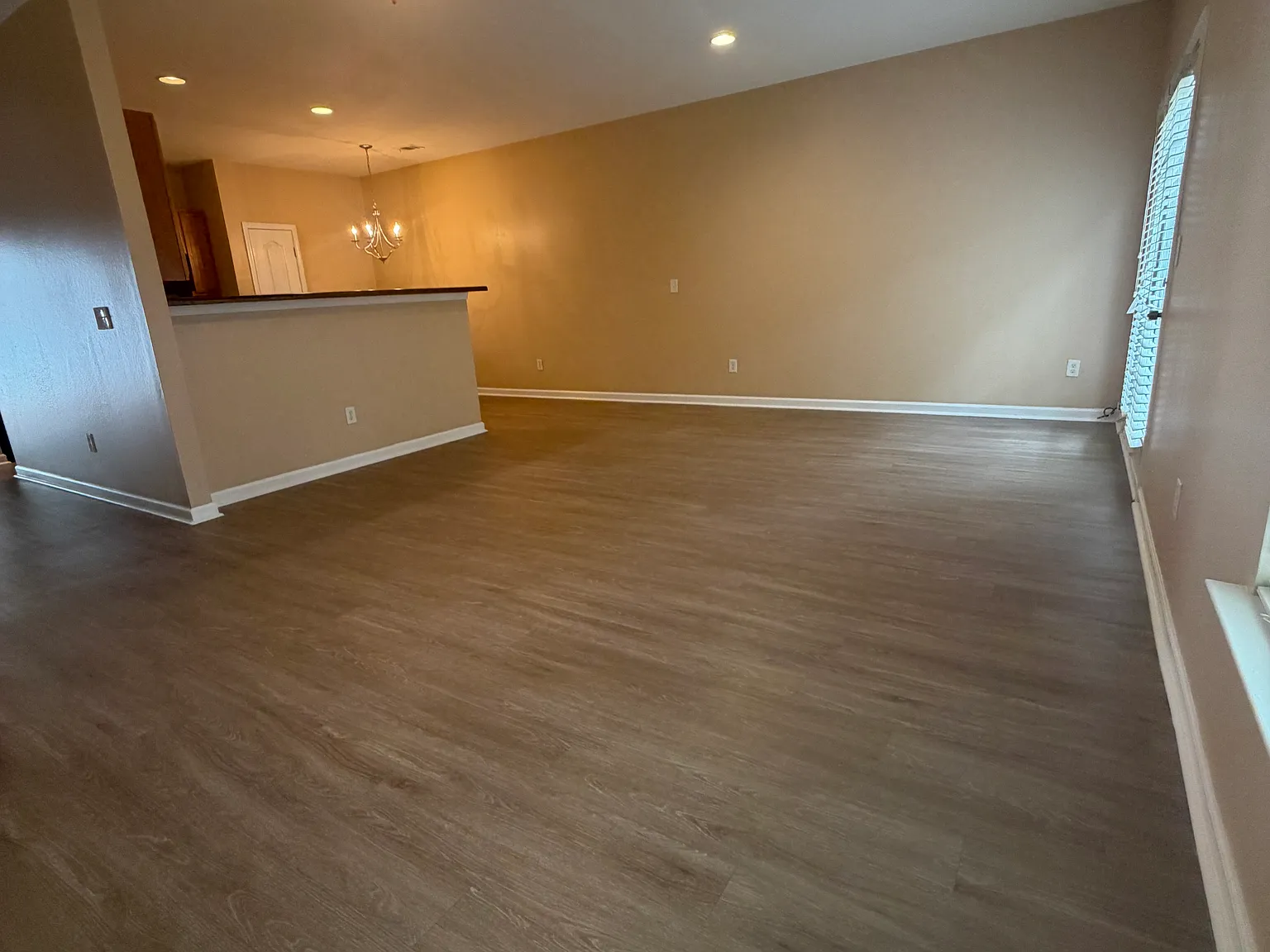 3 bed, 2.5 bath, 1816 sqft, $1,895 — Photo 4